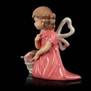 Сувенир керамика "Девочка в коралловом платье с корзиной роз на ветру" 13,5х12х7,5 см