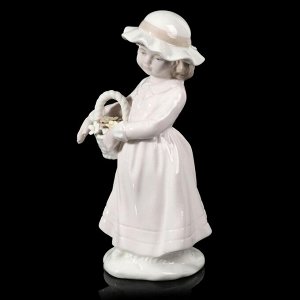 Сувенир керамика "Девочка в шляпке с корзинкой с цветами" 19,5х9х9 см