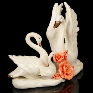 Сувенир керамика "Семейство белых лебедей с цветами" 18х22х12,5 см