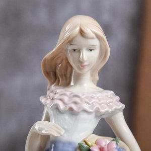 Сувенир керамика "Девушка в платье с бантом и воротом-рюшами, с цветами" 29х13,5х13,5 см