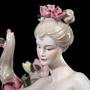 Сувенир керамика "Девушка с собачкой в цветочном саду" 31х35х17 см