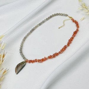 Колье из Солнечного и Лунного камня с кулоном из Лабрадорра