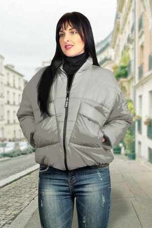Куртка Куртка МиА-Мода 942-2 
Состав ткани: ПЭ-100%; 
Рост: 164 см.

Женская молодежная демисезонная куртка изготовлена из курточной ткани на утеплителе (isosoft 150).  Изделие свободного силуэта, по