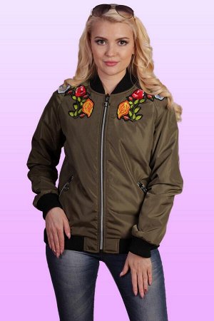 Куртка Отвечая на вопрос, какие куртки модные весной 2018, можно однозначно отметить модели с романтической нашивкой на цветочную тематику - они придают образу своей обладательницы невероятную женстве
