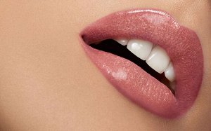 Помада ультрасияющая с эффектом объёма и хрусталя тон 200 "Miss PUPA" paraben-free PUPA 2.4мл.