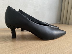 ЧЕРНЫЕ Туфли на низком каблуке кожаные