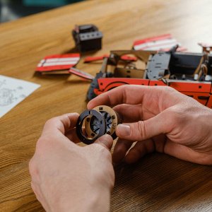 Деревянный конструктор UNIDRAGON Unimodels Сталлион ГТ Красный 248 деталей