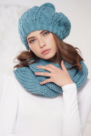 Берет женский вязаный