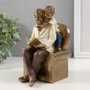 Фигурка полистоун «Уютный вечер с дедушкой за книгой», 13x10.5x16.5 см