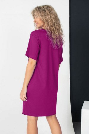 Туника Варианты расцветки: фуксия
Ткань:  кулирка, Состав:  100% хлопок
Туника  женская длиной до колена, прямого силуэта, свободной формы. Рукав втачной, длиной  до локтя. Посередине переда выполнен 