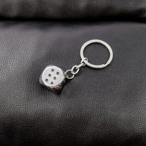 Брелок на ключи игральная кость метал
