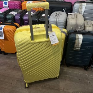 Чемодан большой размер L 30' 97 л желтый