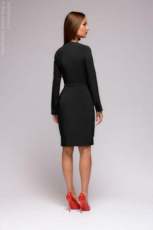 Платье-футляр черное с глубоким вырезом и длинными рукавами