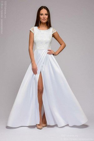 Платье белое длины макси с кружевным верхом и разрезом на юбке