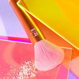 Многофункциональная кисть для макияжа Real Techniques Hyperbrights Glow Off Multitasking Brush