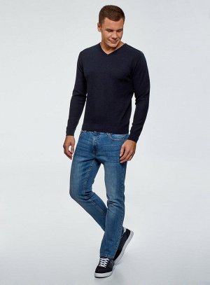 Пуловер прямого силуэта с V-образным вырезом