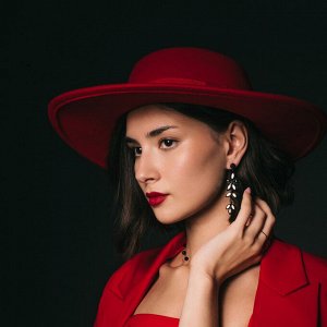Серьги висячие со стразами «Ажур» весеннее настроение, цвет чёрный, 7см