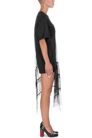 Футболка Черная женская футболка-оверсайз с пришивной сеткой. Мягкая трикотажная ткань-хлопок. Рост модели 165 см, вес 47 кг. На модели надет размер 44 (S) 