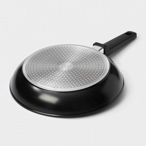 Сковорода Magistro Flame, d=28 см, h=5 см, кованый алюминий, ручка soft-touch, антипригарное покрытие, индукция, чёрная