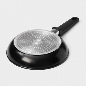 Сковорода Magistro Flame, d=24 см, h=4.7 см, кованый алюминий, ручка soft-touch, антипригарное покрытие, индукция, чёрная