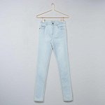 Джинсы фасона skinny с высокой талией - отбеленный деним
