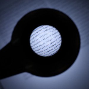 Третья рука для пайки, линза 105,30,20мм, подсветка