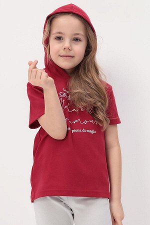 Футболка. Цвет: Красный