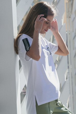 Футболка оверсайз с разрезами по бокам белая