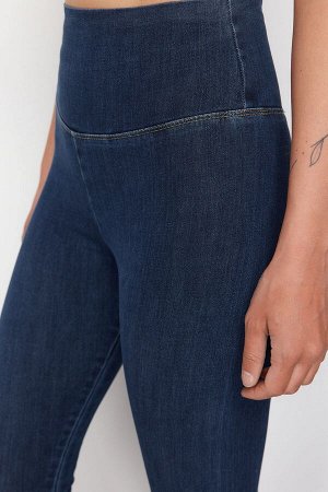 Темно-синие джинсы джеггинсы с нормальной талией