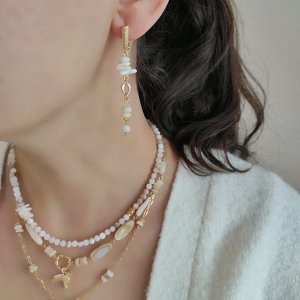 Серьги из перламутра бежевых и белых оттенков