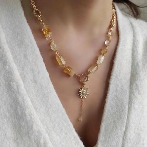 Колье с цитрином в форме столбиков с кулоном солнце