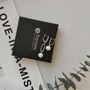 Серьги асимметричные с жемчугом в белом металле