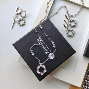Кулон на цепочке с прозрачными цирконами