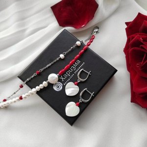 Серьги с сердечками из перламутра