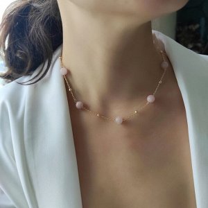 Колье - галстук со съёмным галстуком с розовым кварцем в позолоченой фурнитуре