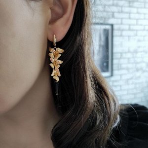 Серьги с чёрным агатом и цветами орхидеи в позолоченной фурнитуре