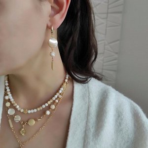Серьги из перламутра бежевого оттенка