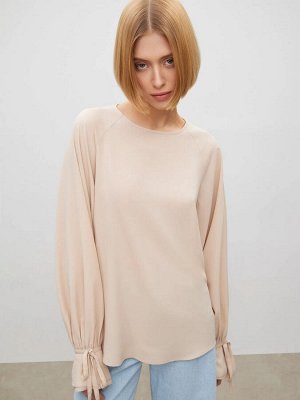 Однотонная блузка