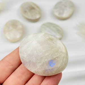 Галтовка из Лунного камня