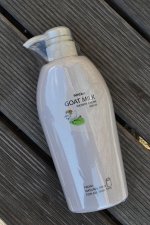 Крем для душа с козьим молоком Mistine Goat Milk Shower Cream