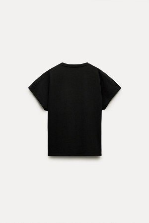 Топ Цвет как на первом фото ХЛОПКОВАЯ ФУТБОЛКА (T-SHIRT AUS BAUMWOLLE) СВОБОДНЫЙ ФОРТА - КРУГЛЫЙ ШЕИ - СТАНДАРТНАЯ ДЛИНА - ЗАНИЖЕННЫЙ ПЛЕЧЕВОЙ ШВ Футболка с круглым вырезом и короткими рукавами с зани