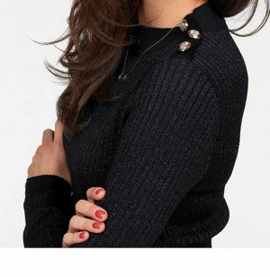 1к Пуловер, черно-золотистый  Aniston Благородный пуловер с золотистым люрексом и золотистыми пуговицами слева на плече. Подчеркивающий фигуру силуэт с маленьким воротником-стойкой и длинными рукавами
