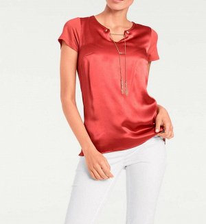 1r Блузка, красная PATRIZIA DINI Модная блузка и женственный стиль. Отстегивающийся металлический элемент с цепочкой на вырезе. Спинка, подкладка и рукава из удобного трикотажа. Полочка из шелка. Обра