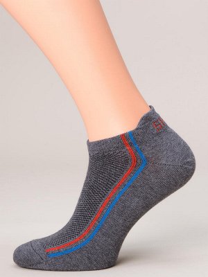 Носки Спортивные мужские носки из хлопка с эластаном, с перфорированным верхом, анатомической резинкой и удобным язычком на задней части. По бокам модели размещен яркий рисунок "полоски", сзади контра