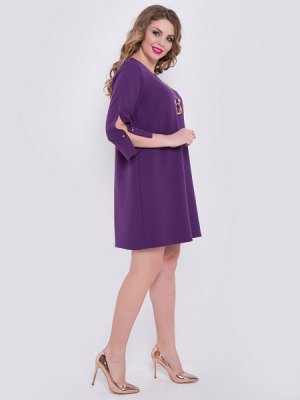 Платье Платье прямого силуэта из костюмной ткани т.фиолетового цвета.
- горловина на внутренней обтачке, оформлена круглым вырезом
- рукава втачные, длинные, с разрезом на манжете, скреплены декорат