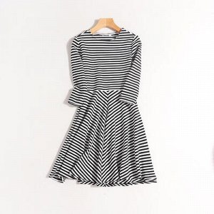 Платье S Ширина плеч: 35 Бюст: 86 Талия: 68 Длина юбки: 85 Длина рукава: 41

L Ширина плеч: 41 Бюст: 100 Талия: 86 Длина юбки: 93 Длина рукава: 42
