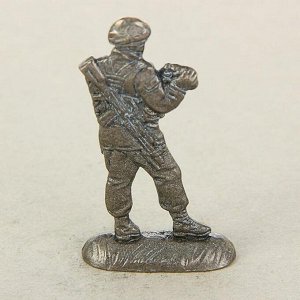 Сувенир солдатик "Спецназовец с биноклем"