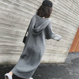 Женское трикотажное платье с капюшоном