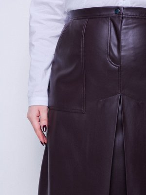 Trand 52+ о товаре
Стильная юбка из эко-кожи со встречной складой на полочке, два кармана. Вещь, которая позволит Вам создавать интересные и стильные образы.
ВНИМАНИЕ: Не храните темные изделия вместе