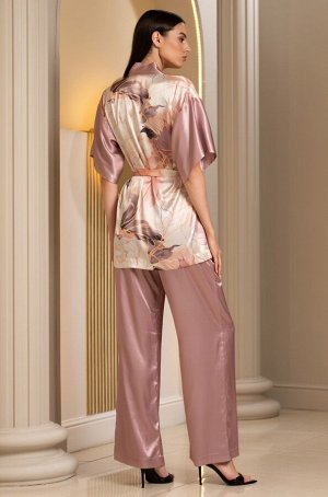 Peony 4216 Комплект Mia-Amore выполнен из смесового шелка. Запашной жакет из принтованного шёлка с короткими рукавами. Рукава и планка жакета декорированы однотонным шёлком. По талии жакет регулируетс